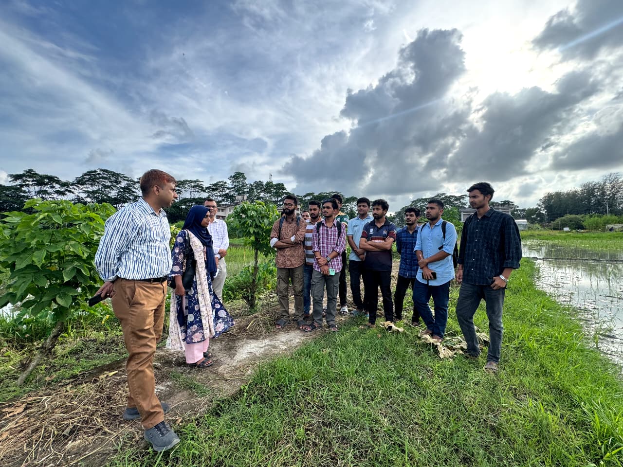 Field briefing with mentors